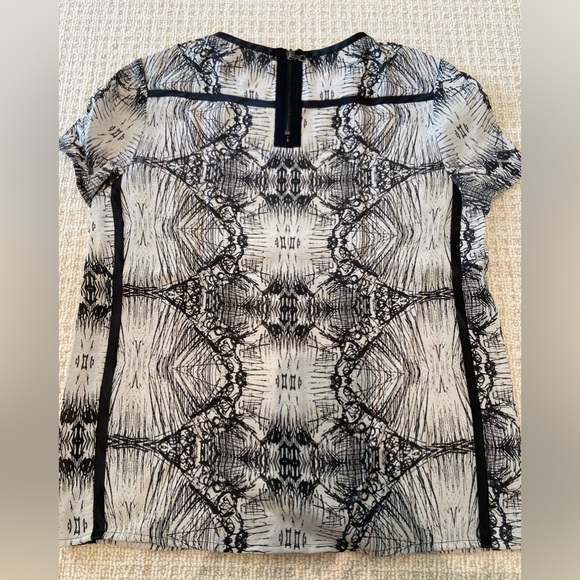 J Brand black/white geometric short sleeves top, size XS - Picture 2 of 4